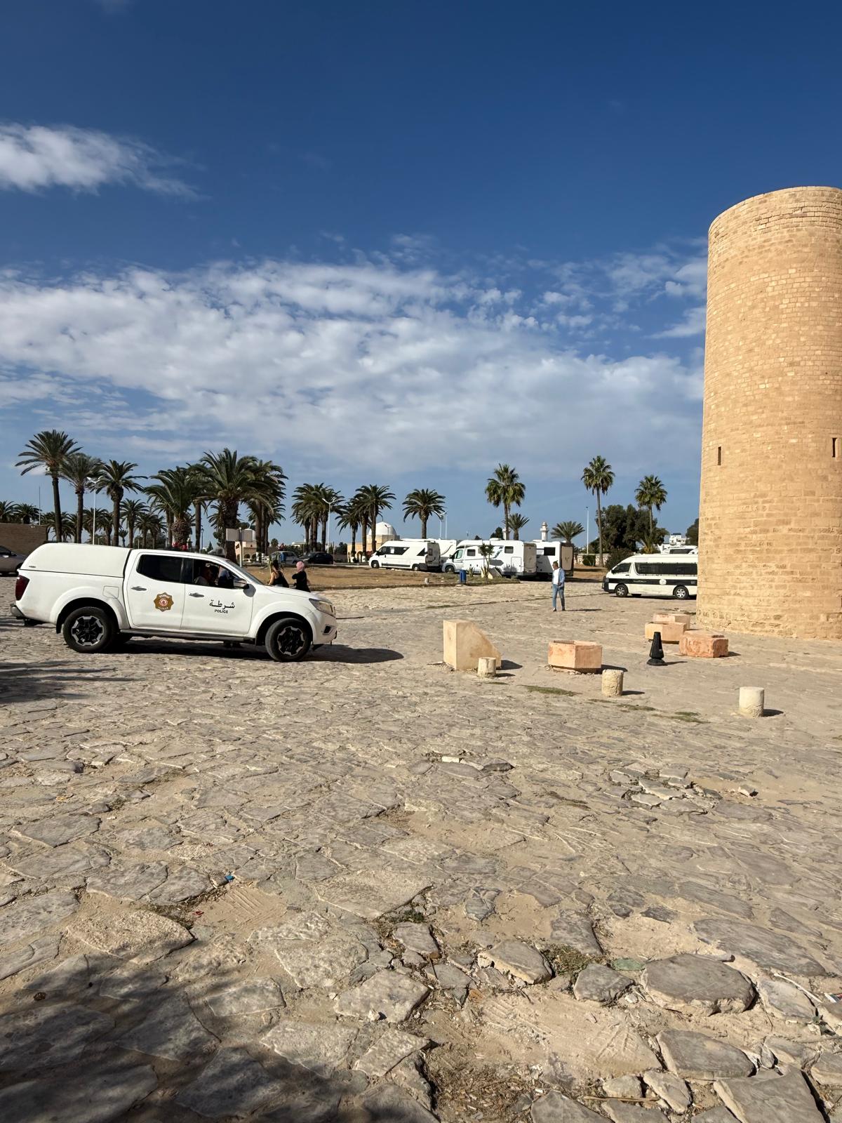 Ribat de Monastir: Nuestra Experiencia Escoltados por la Policía en Autocaravana o camper por Túnez